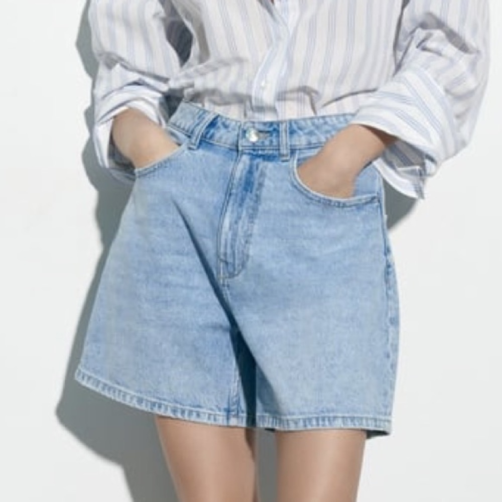 Zara High Waisted Mom Fit A-Line Denim Shorts, size 8